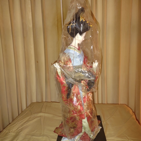 High Value Limited Edition Japanese Geisha Doll - Picture 6 of 16